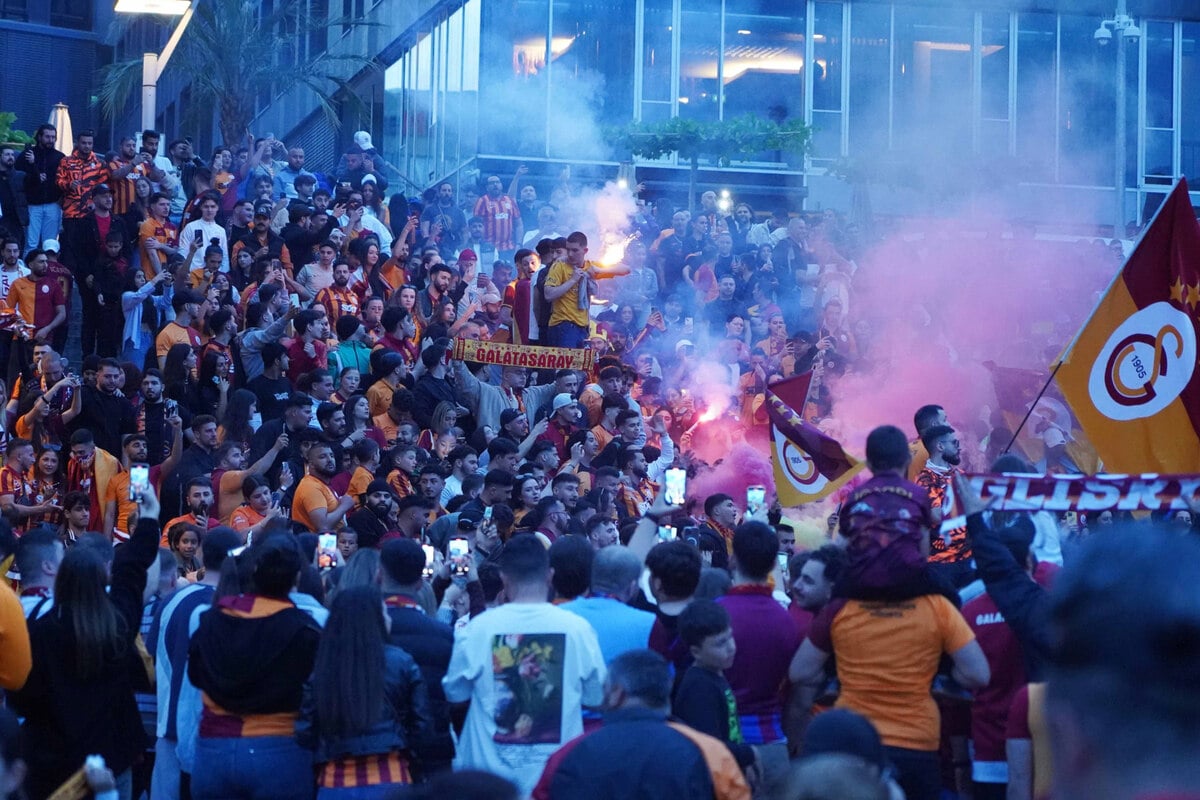 Galatasaray-Fans feiern auf Stuttgarter Schlossplatz: 18 Festnahmen