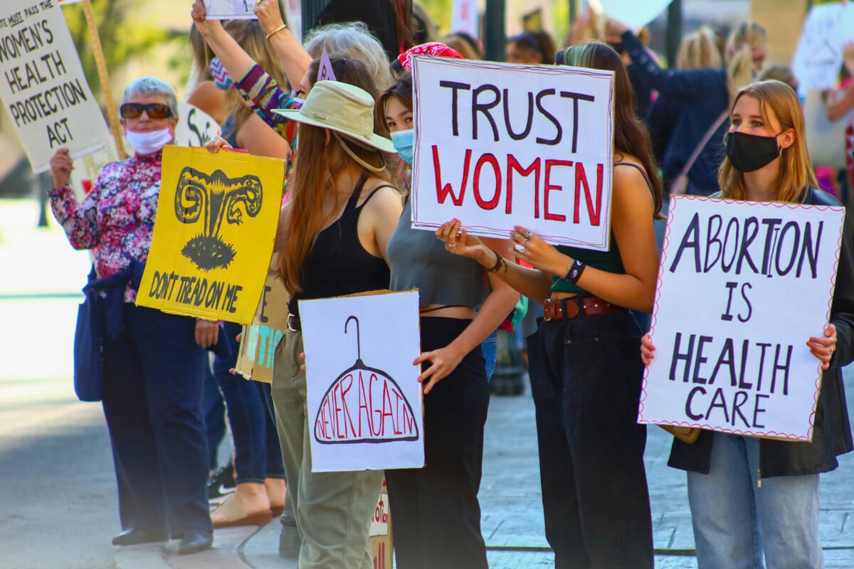 Supreme Court maintains mail access to abortion pill amid ongoing legal battle