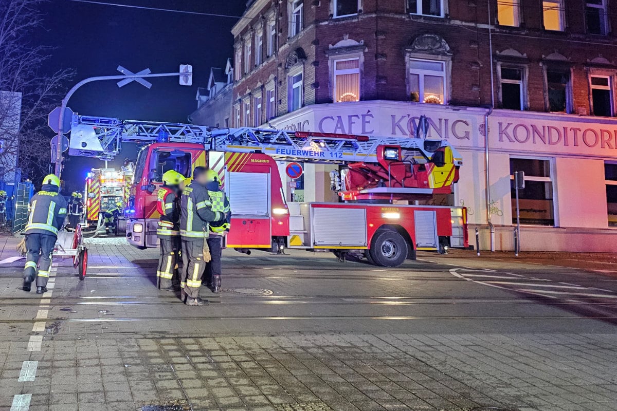 Zwei-Verletzte-bei-Wohnungsbrand-in-Zwickau-Haus-evakuiert