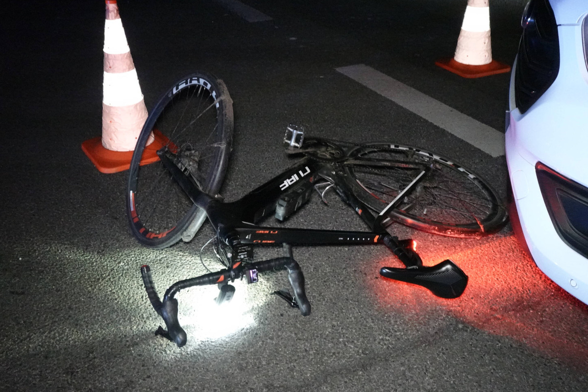 Auto übersieht Fahrrad: Radlerin nach Zusammenstoß verletzt