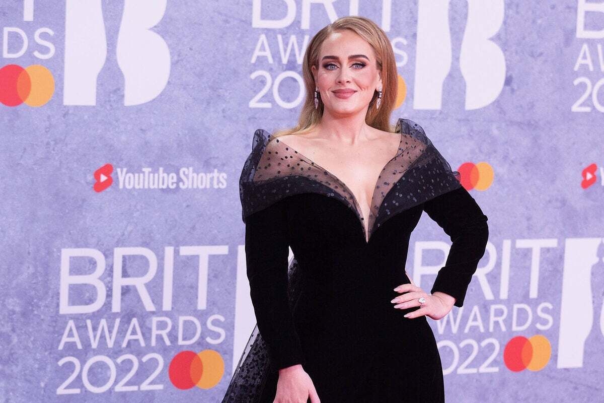 Adele jokes about weight loss as she hosts Saturday Night Live, Ents &  Arts News