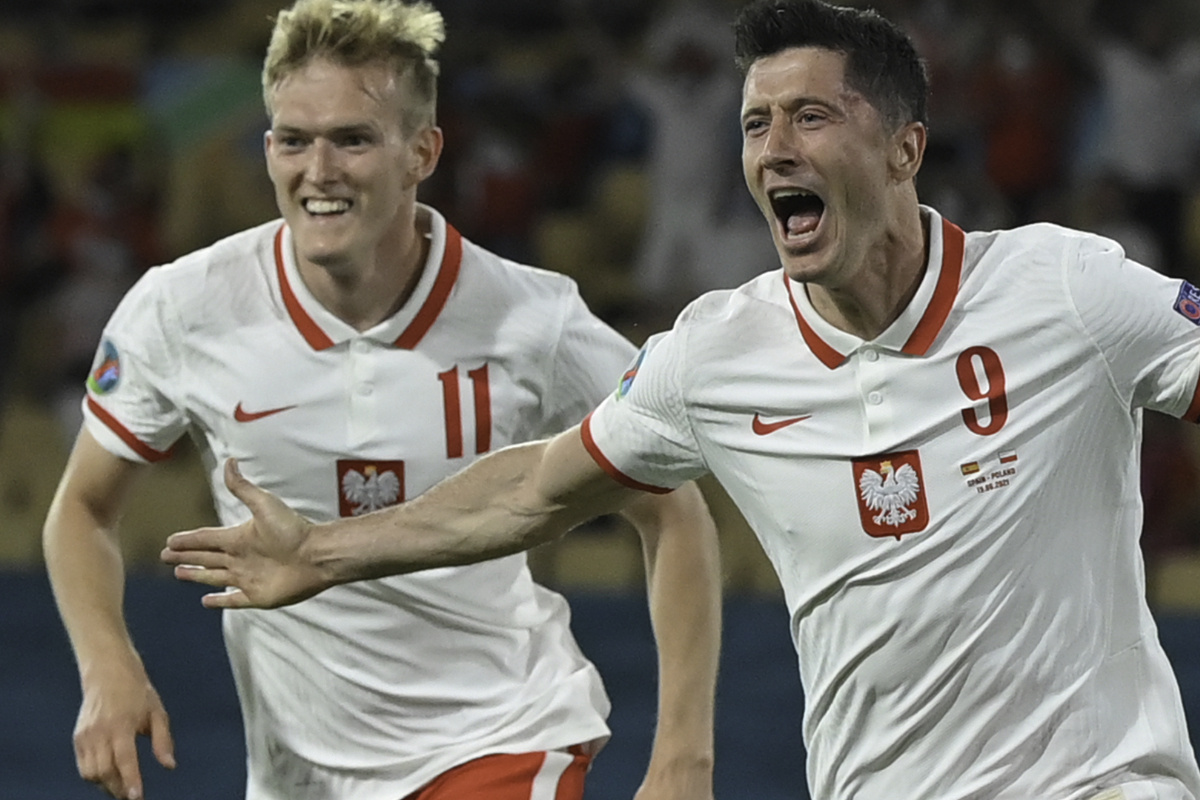 Bayern-Star Robert Lewandowski rettet Polen gegen klägliche Spanier einen Punkt!