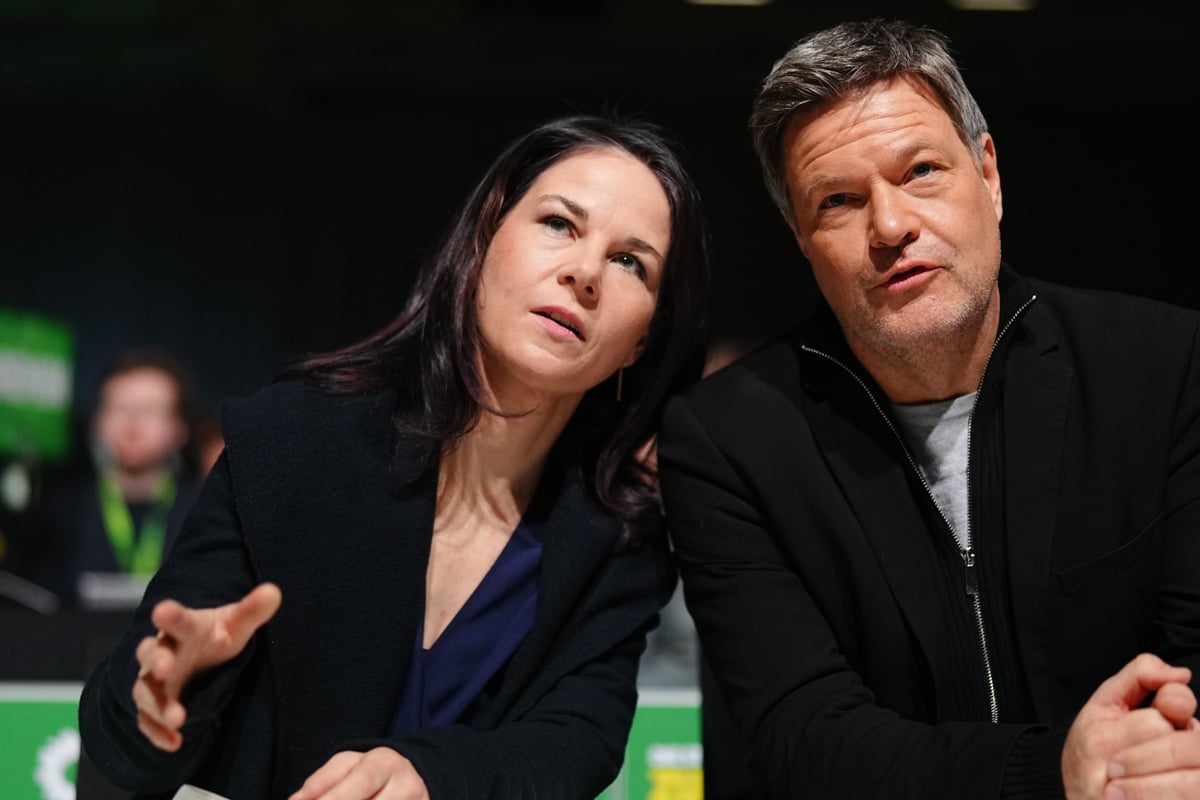 Spott-Gedicht-im-Ausw-rtigen-Amt-Baerbock-und-Habeck-als-Barbie-und-Ken-