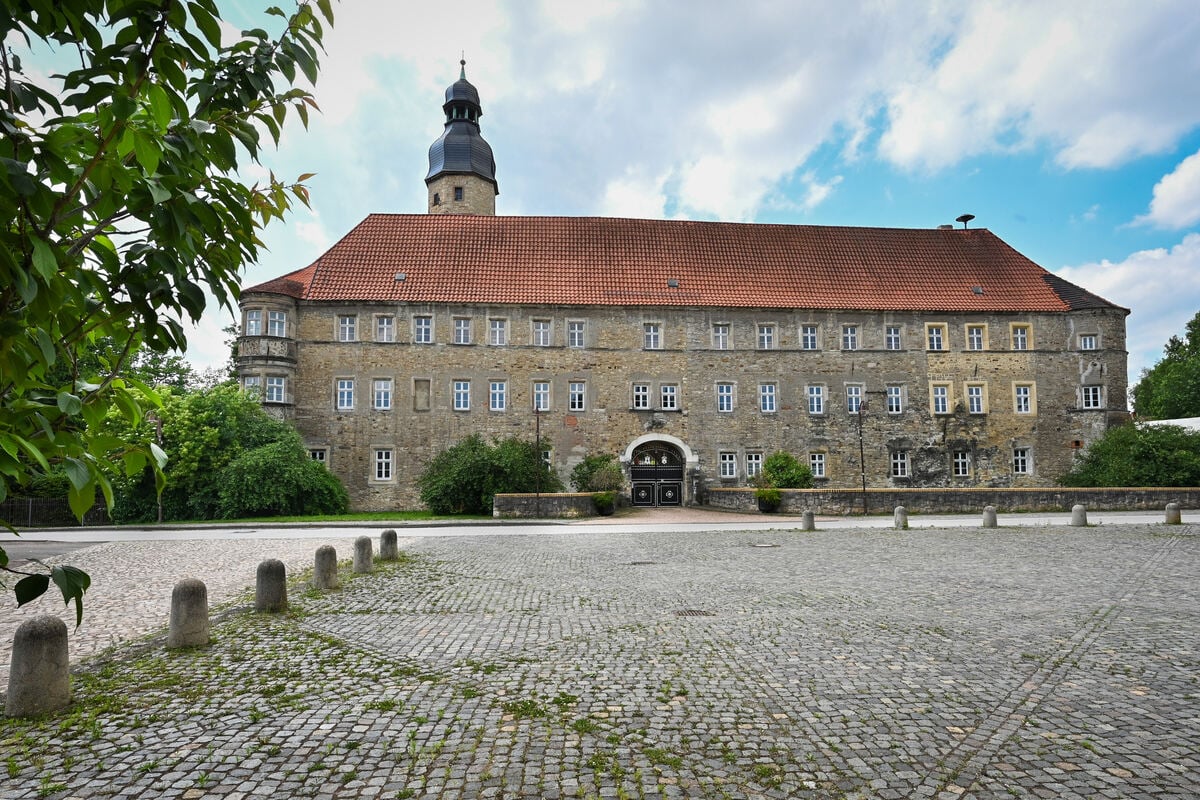 Hier-kann-ein-riesiges-Anwesen-ersteigert-werden-Schloss-Schochwitz-sucht-neue-Besitzer