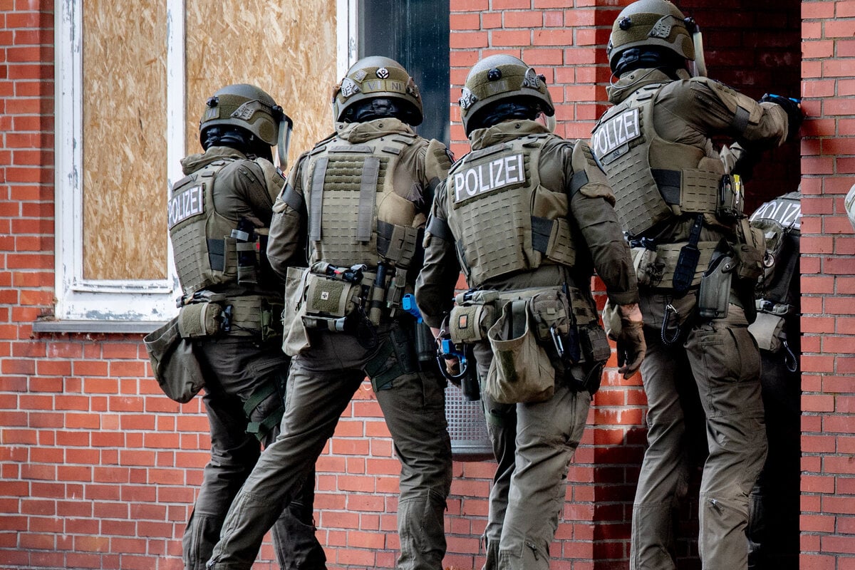 Randalierer in Hotel wählt selbst den Notruf: Polizei schießt