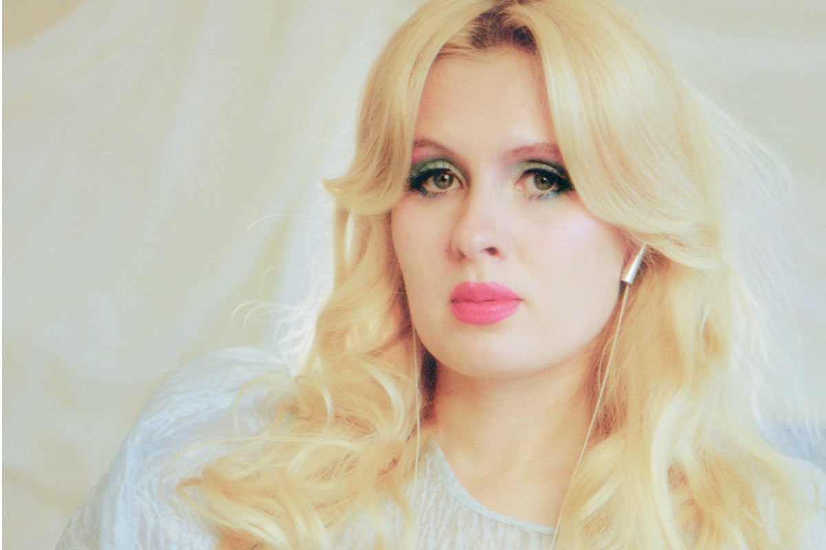 Von der Kritik hochgelobt, kinderlos und pleite Sängerin 