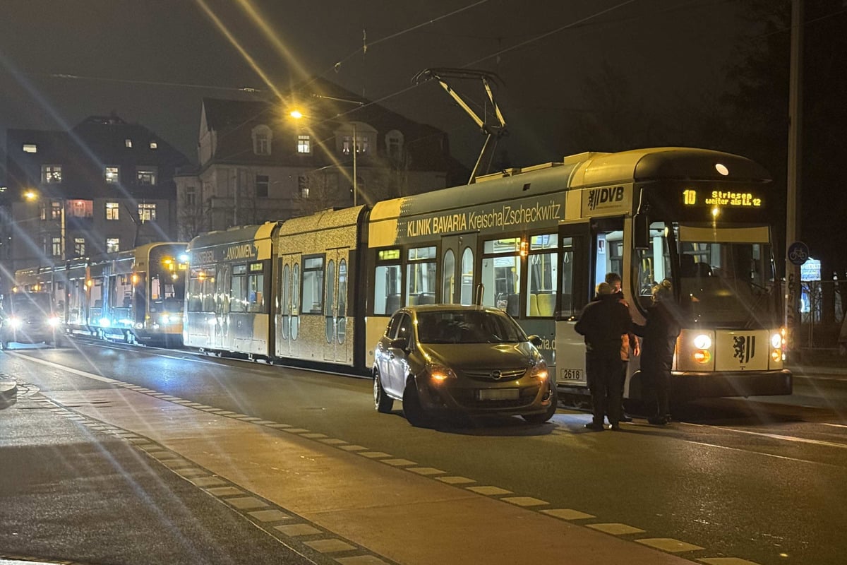 Opel-kollidiert-mit-Linie-10-in-Dresden-Striesen-Ausf-lle-und-Versp-tungen