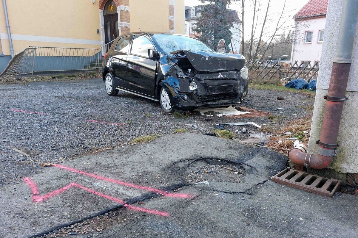 Hubschrauber-im-Einsatz-Fu-g-ngerin-bei-Unfall-auf-B101-schwer-verletzt