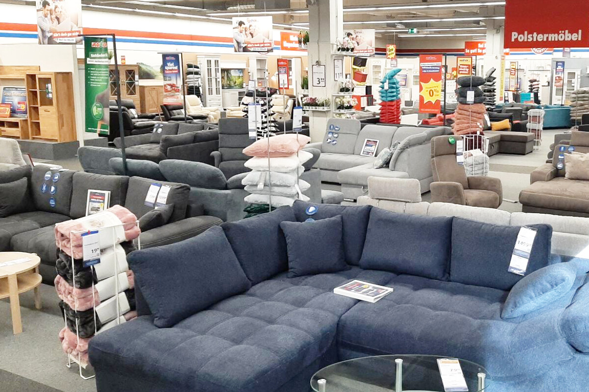 Bei ROLLER spart Ihr am Sonntag (20.8.) bis zu 500 Euro beim Möbelkauf