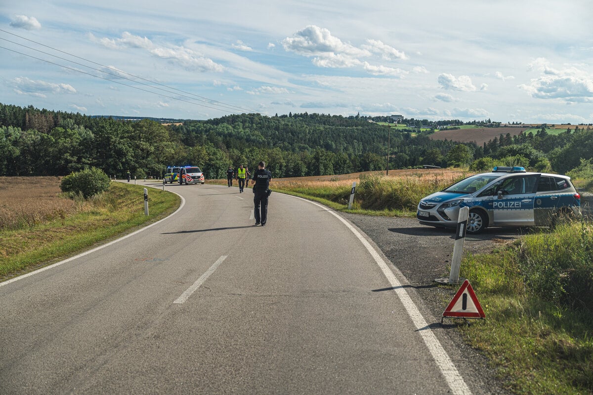 Drama auf Landstraße: Junger Motorradfahrer stirbt nach bösem Crash