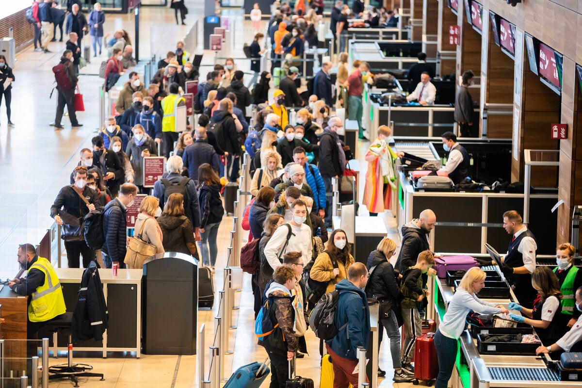 Leipzig: Diebstahl Beim Security-check Am Flughafen! Plötzlich Fehlen 