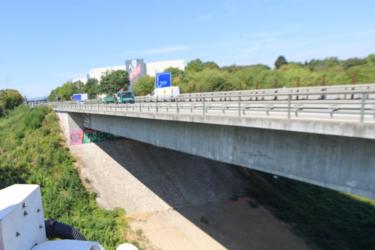 Risse und abgebrochene Stücke: Droht diese A66-Brücke einzustürzen?