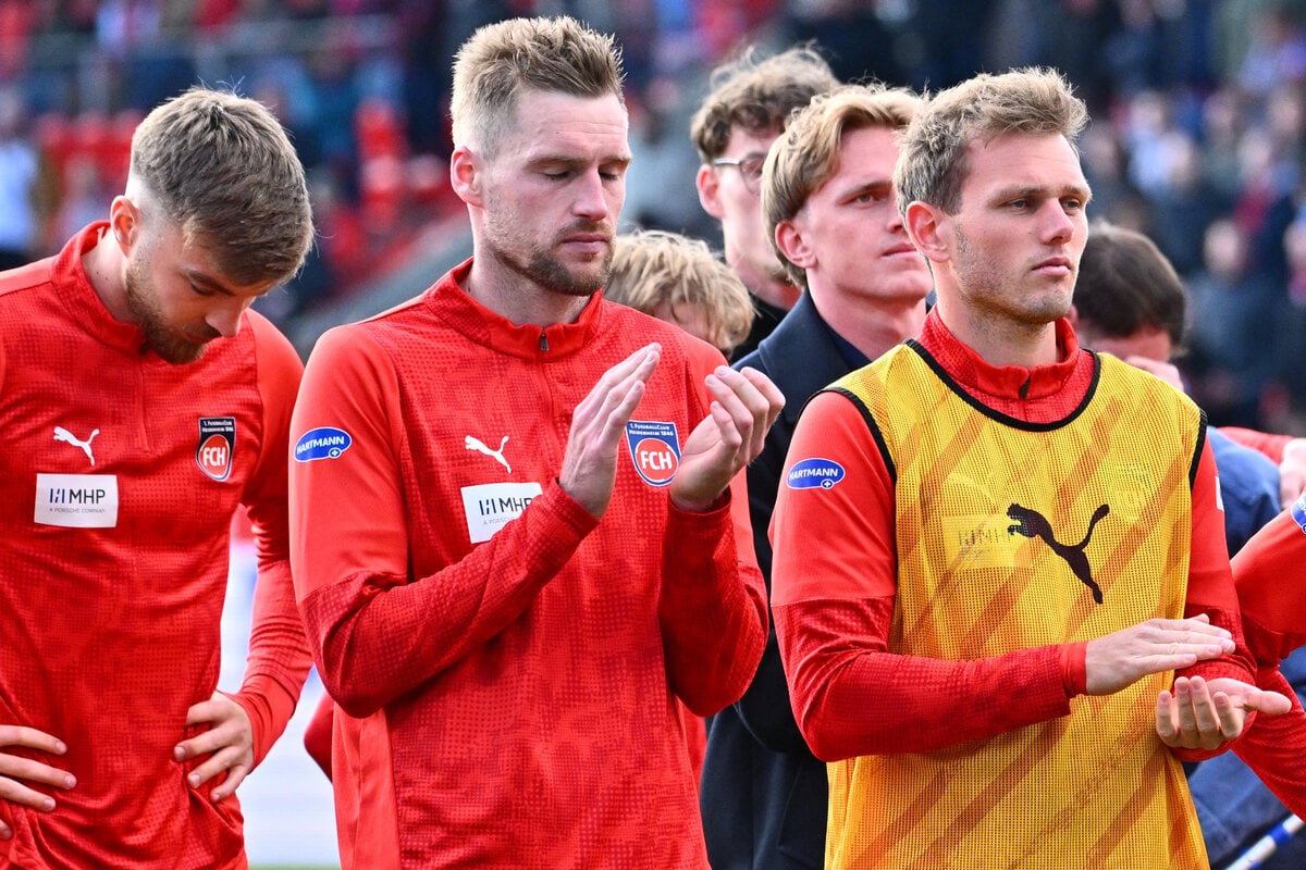 St. Pauli und Heidenheim steigen aus der Bundesliga ab, Wolfsburg rettet sich in die Relegation