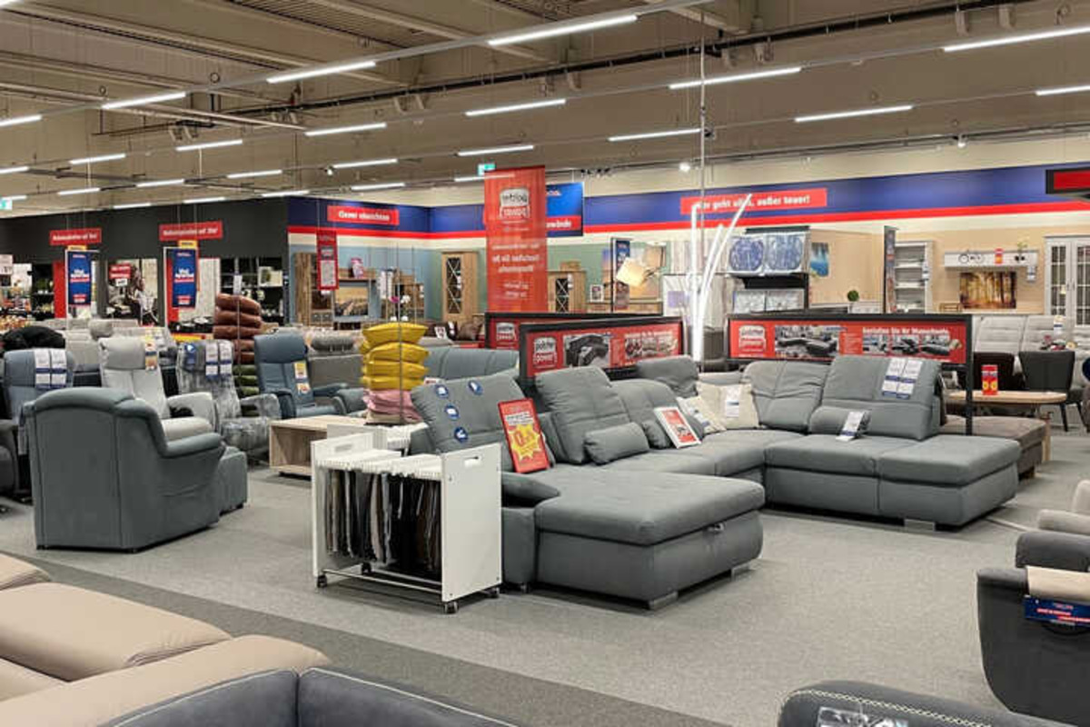 In Gronau gibt's bei Roller Möbel bis Samstag (6.11.) Sofas, Betten