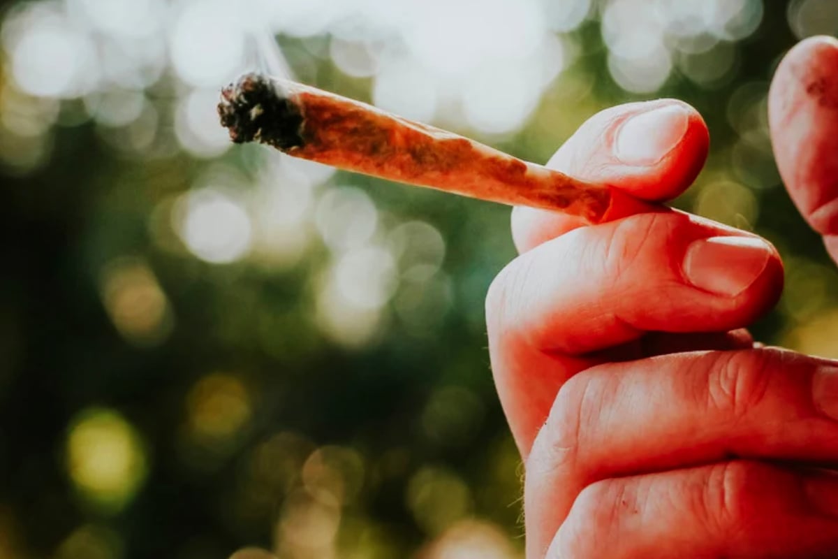 Vor Kita in Chemnitz: Mutmaßlicher Dealer raucht Joint und verkauft Cannabis an Kind