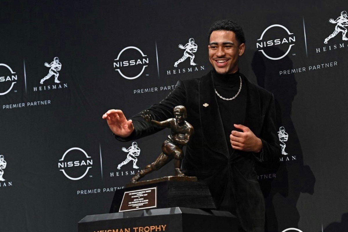 College football Top players of 2022 win big awards and bring home the bacon