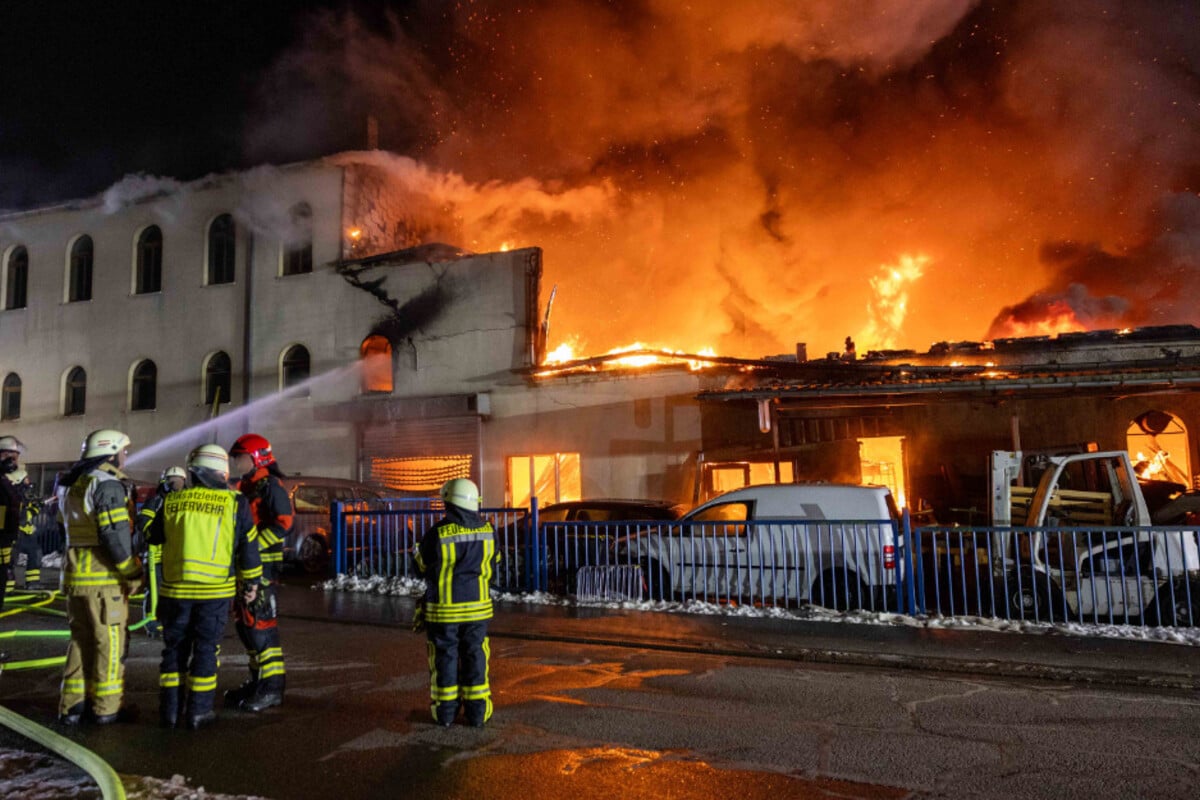 Gro-brand-in-ehemaliger-Metallgie-erei-in-Mittelsachsen-Warn-App-schl-gt-Alarm