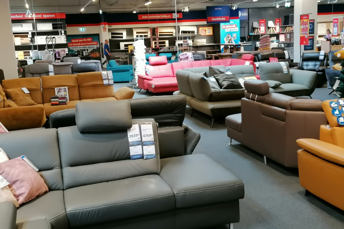 Bei ROLLER in Cottbus gibt's Sofas und mehr gerade besonders günstig
