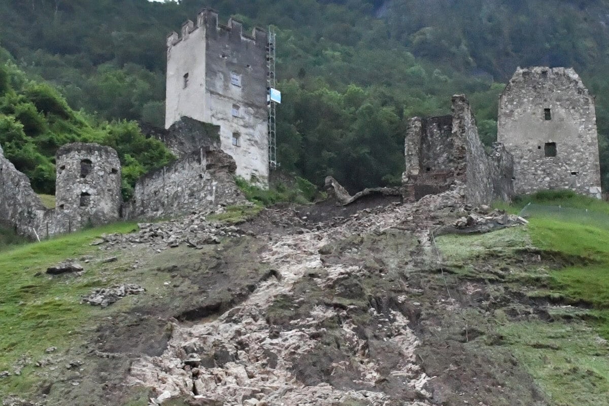 Burgruine Falkenstein: Regenmassen legen historische Funde frei