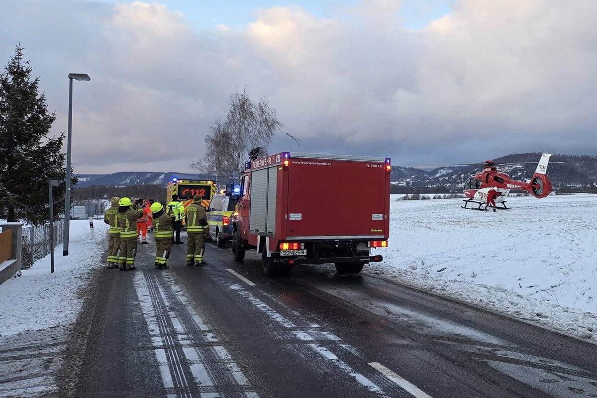 Einfamilienhaus-brennt-Zwei-Senioren-in-kritischem-Zustand