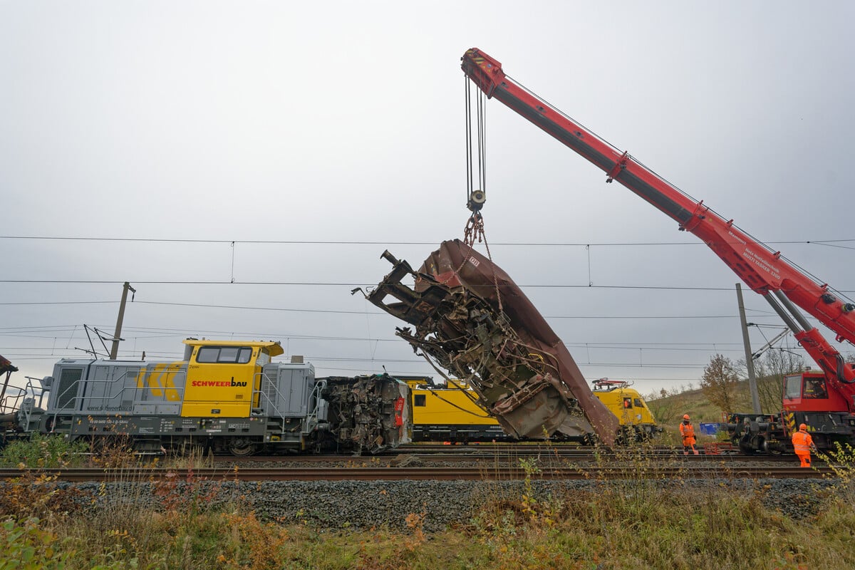 nach-schwerem-zugungl-ck-in-kerpen-bahnstrecke-wird-wieder-freigegeben