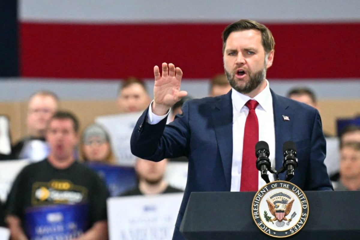Vance campaigns in Iowa to boost support ahead of midterms – and 2028 presidential race