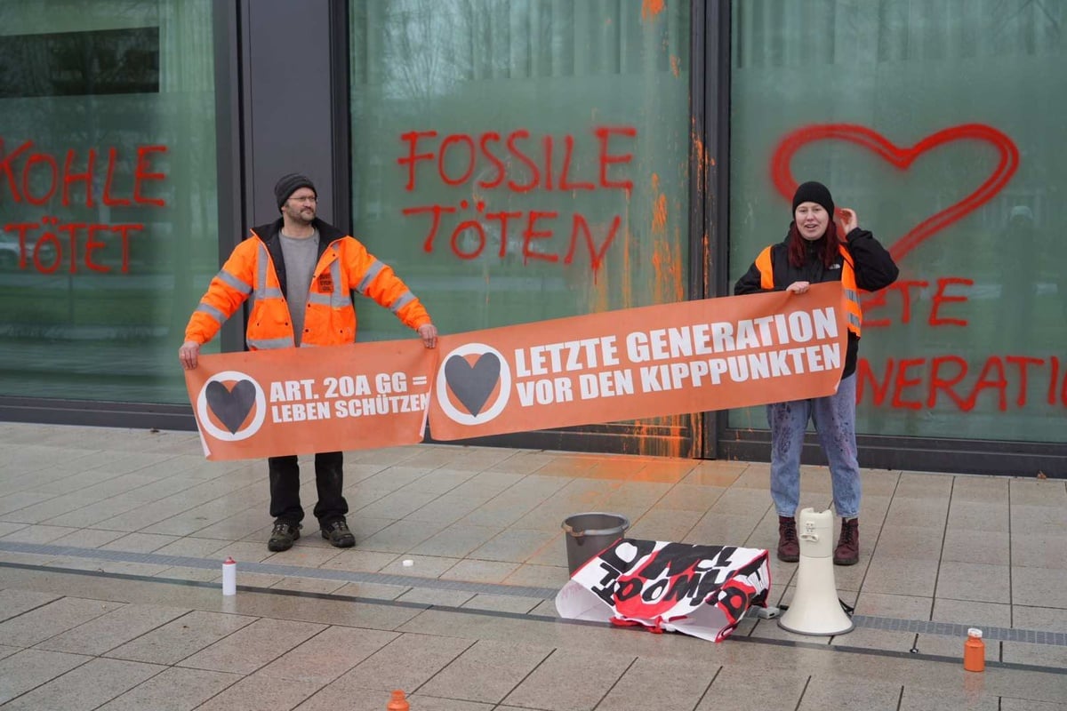 Neuer Klimaprotest in Dresden: "Letzte Generation" besprüht Firmensitz der SachsenEnergie
