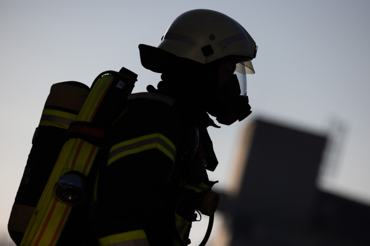 A19-in-Richtung-Berlin-gesperrt-Lastwagen-in-Flammen