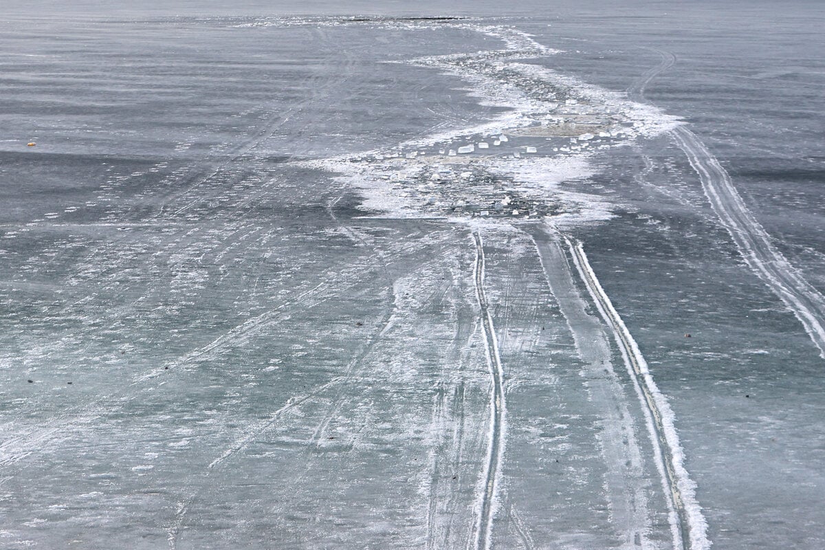 trotz-tauwetter-aufs-eis-kind-bricht-in-see-ein-passanten-h-ren-hilferufe