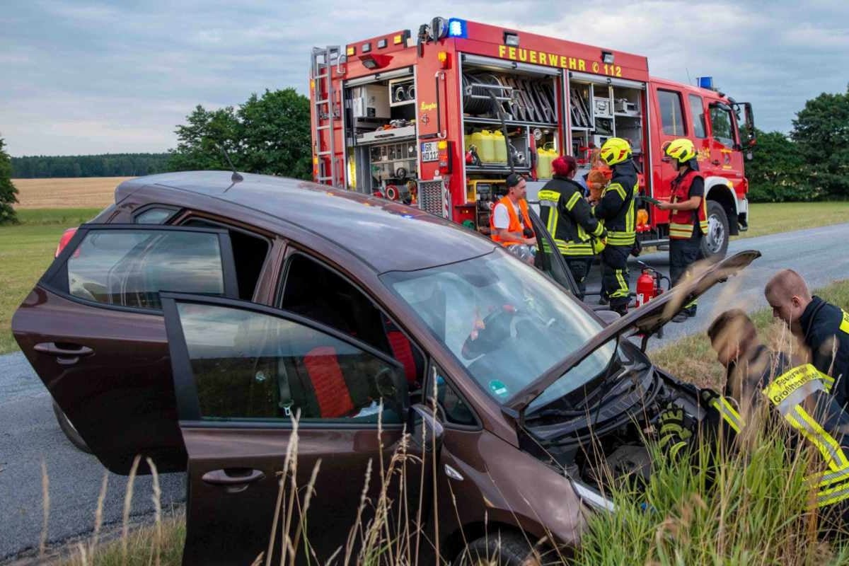 Kia Gerät Ins Schleudern Zwei Verletzte Nach Unfall Darunter Ein Kind 3449