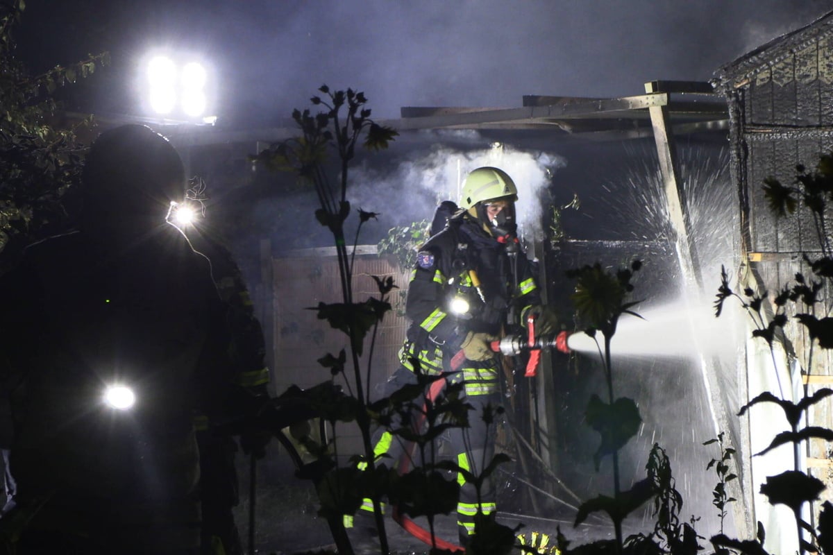 Ein Verletzter nach Brand einer Gartenlaube in Leipzig-Mockau