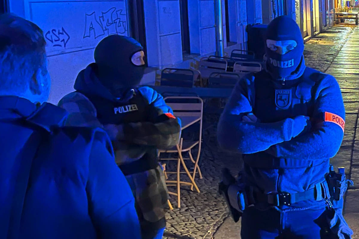 Jagd nach RAF-Terroristen in Berlin: SEK stürmt nächste Wohnung