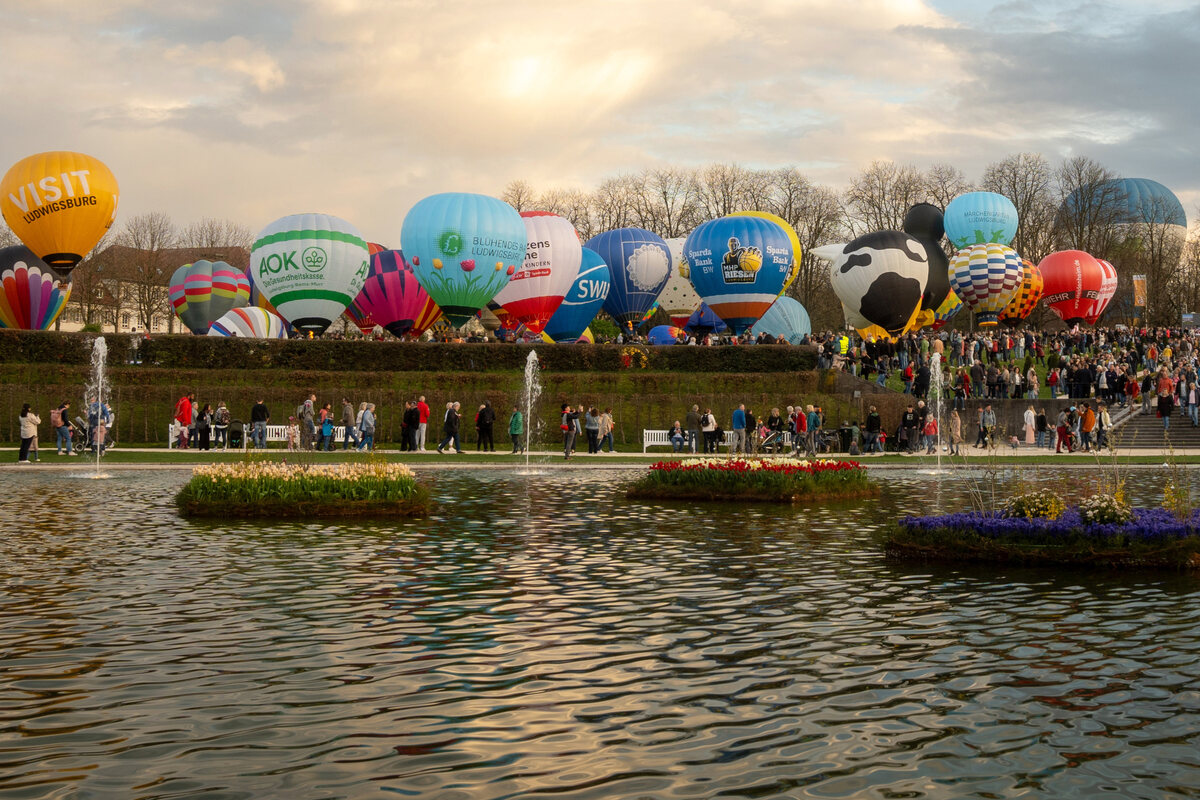 Weltrekord in Ludwigsburg: Dutzende Modellballone heben ab!