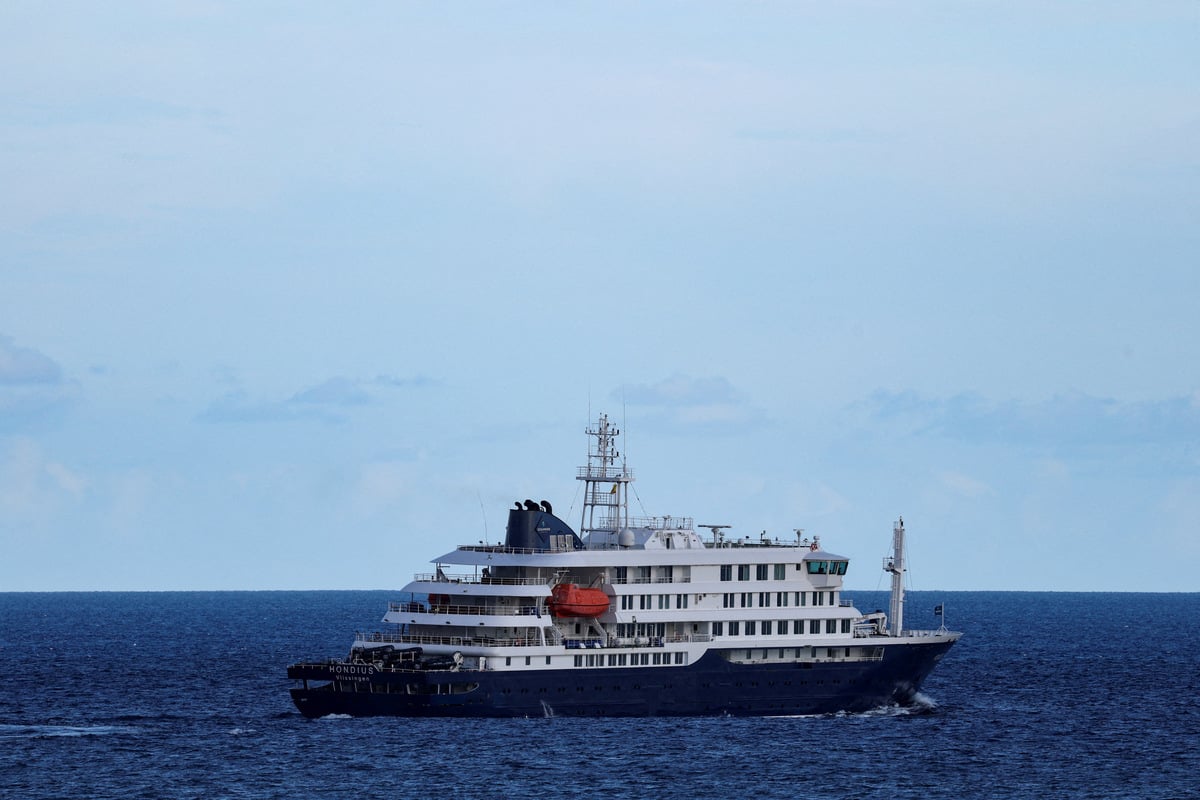 Hantavirus ship heads to Netherlands after passengers evacuated and flown home