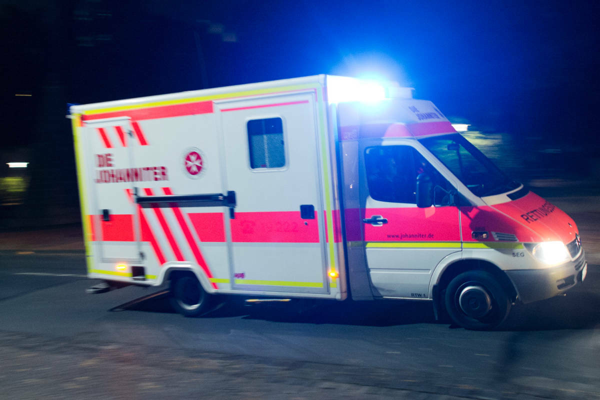 Seniorin bei Smart-Crash in Friedrichshain lebensgefährlich verletzt