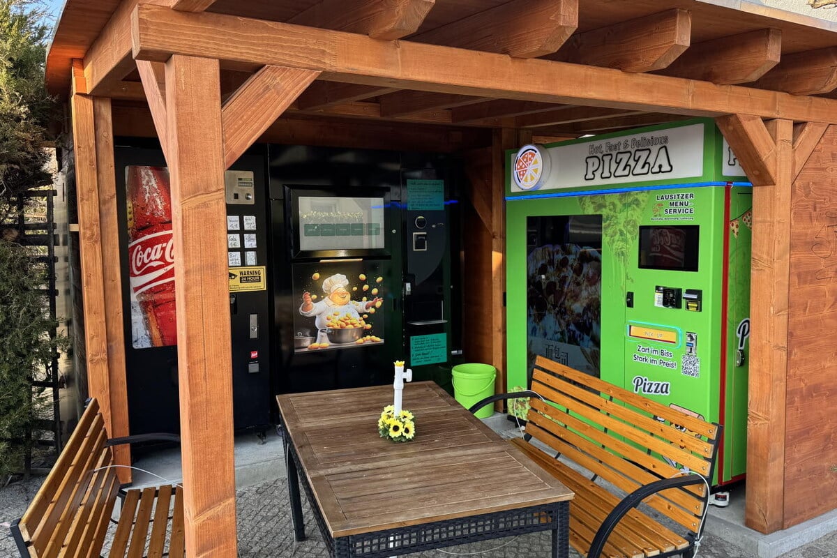 Dreister-Speise-Klau-Diebe-nehmen-22-Pizzen-aus-Automaten-mit