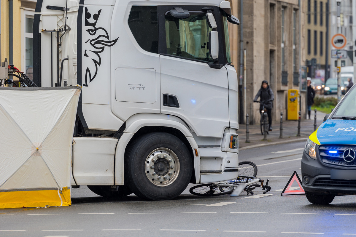 Radfahrerin (†30) Stirbt Nach Unfall Mit Lkw In Darmstadt: Polizei ...