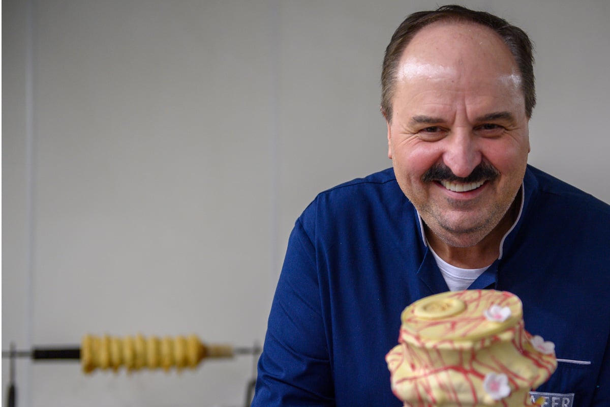 Johann-Lafer-l-ftet-kurioses-Geheimnis-Deshalb-tr-gt-er-seit-1977-einen-Schnauzbart