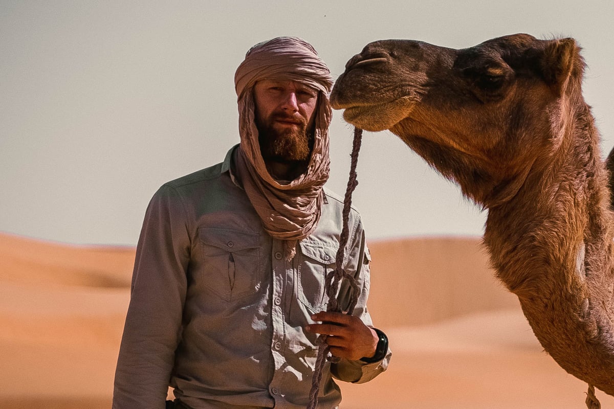 Fritz Meinecke in "Facing the Unknown" Unterwegs in der Sahara mit Kamelen und 3 Kilo Zucker