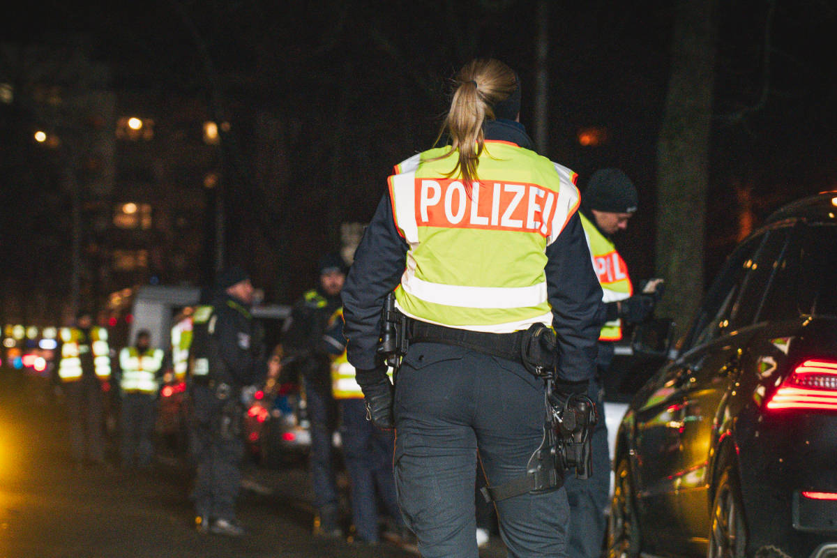 Bei Verkehrskontrolle: Berliner Polizisten werden zu Lebensrettern