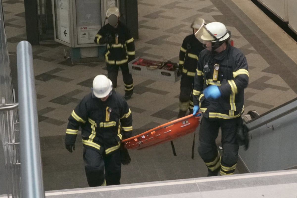 Todesdrama-in-Hamburg-Mann-zieht-18-J-hrige-auf-U-Bahngleise