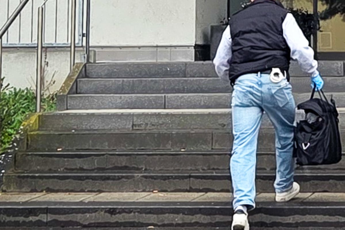 Messerattacke vor Psychiatrie: Frau (59) auf Parkplatz niedergestochen