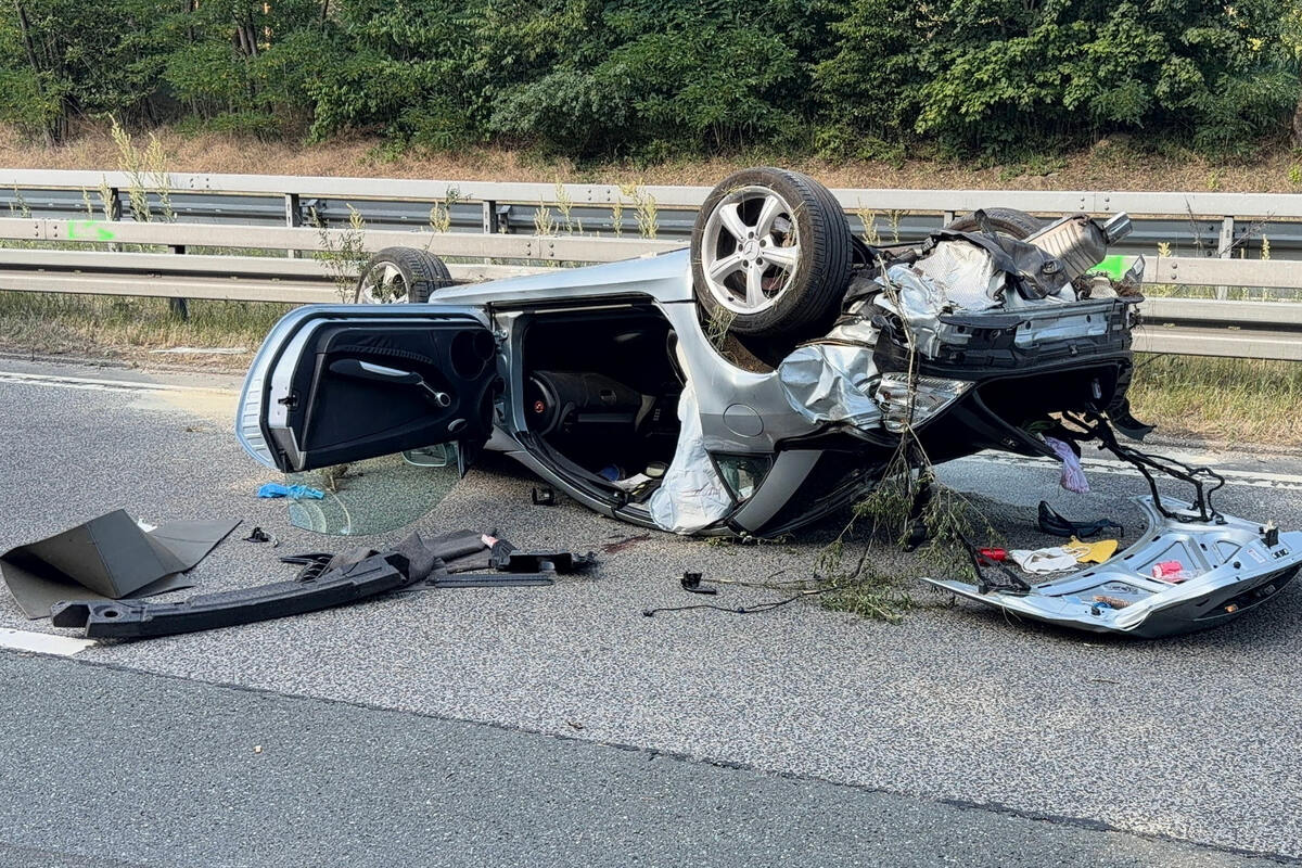 Mercedes-berschl-gt-sich-nach-Unfall-mit-BMW-X6-Drei-Verletzte