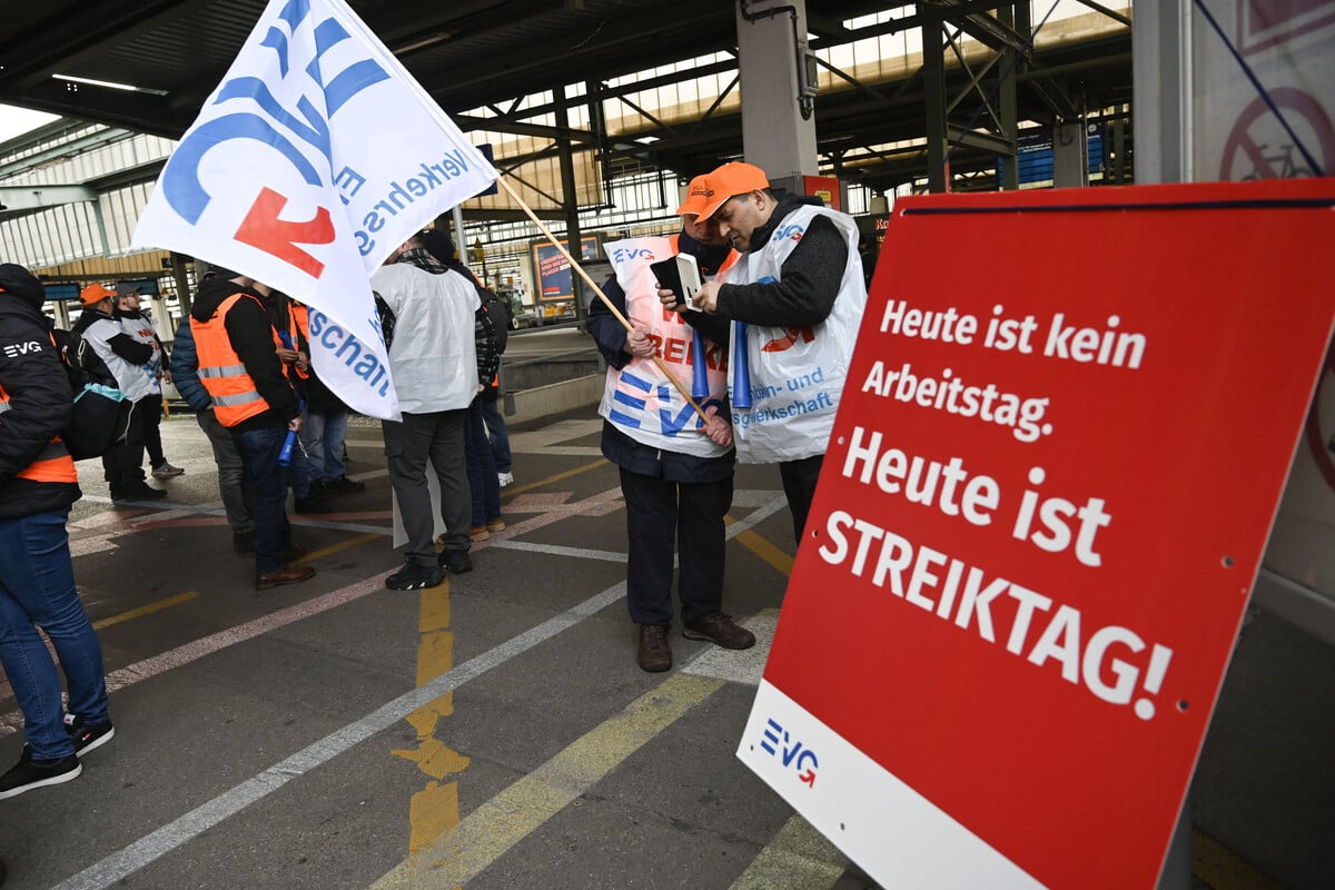 "Wochenlang Lahmlegen": Gewerkschaft Droht Mit Neuen, Längeren Bahn ...