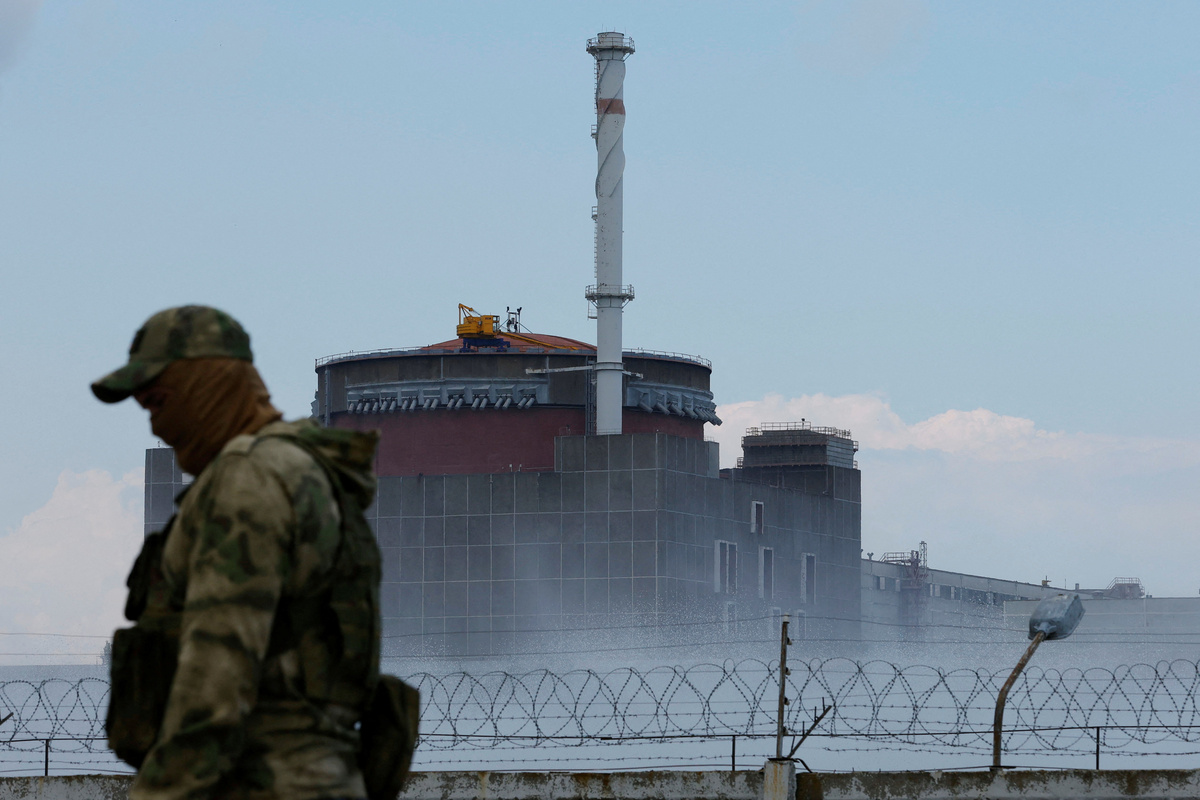 紮波羅熱一處大型退役鋁廠遭三顆俄羅斯導彈擊中，主結構嚴重損毀。斷垣殘壁，怵目驚心。（Sony α1 拍攝） - 國家地理雜誌中文網