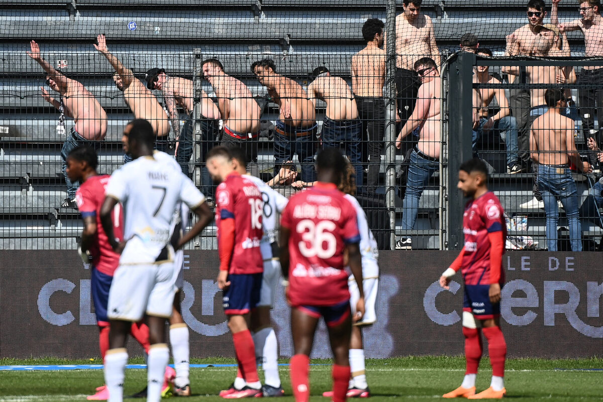 Tabellenschlusslicht-chronisch-erfolglos-Dann-lassen-sich-die-Fans-etwas-v-llig-Verr-cktes-einfallen-