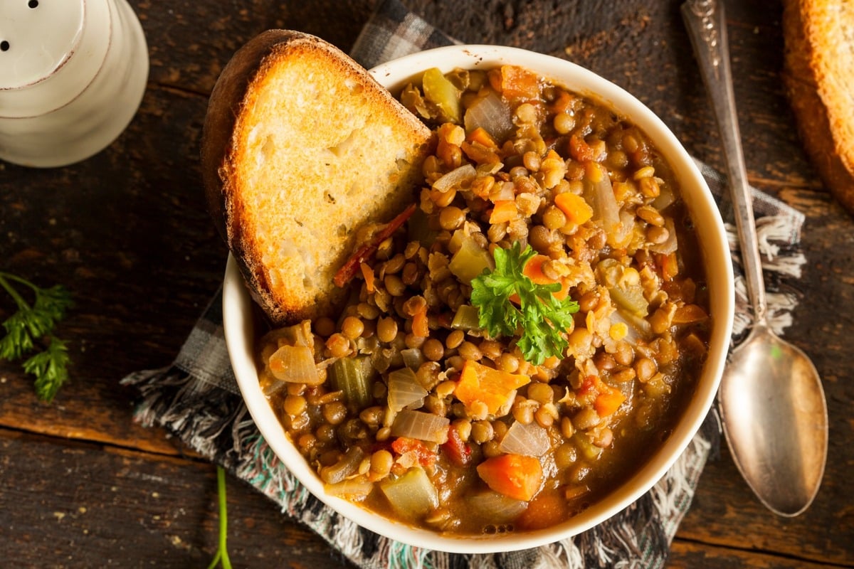 Klassische-Linsensuppe-wie-von-Oma-Schnelles-und-einfaches-Rezept