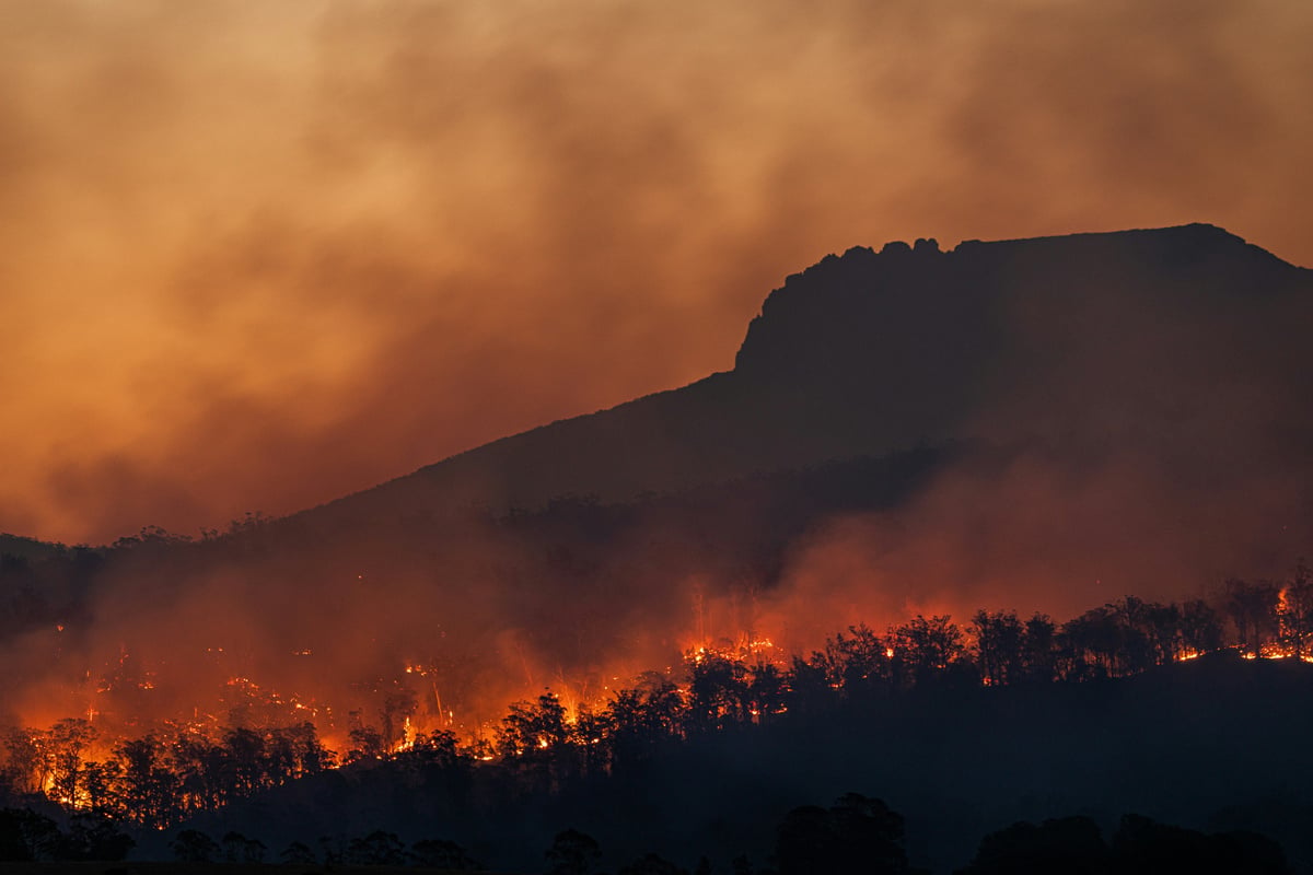 Three firefighters killed as blazes rage along Utah-Colorado border