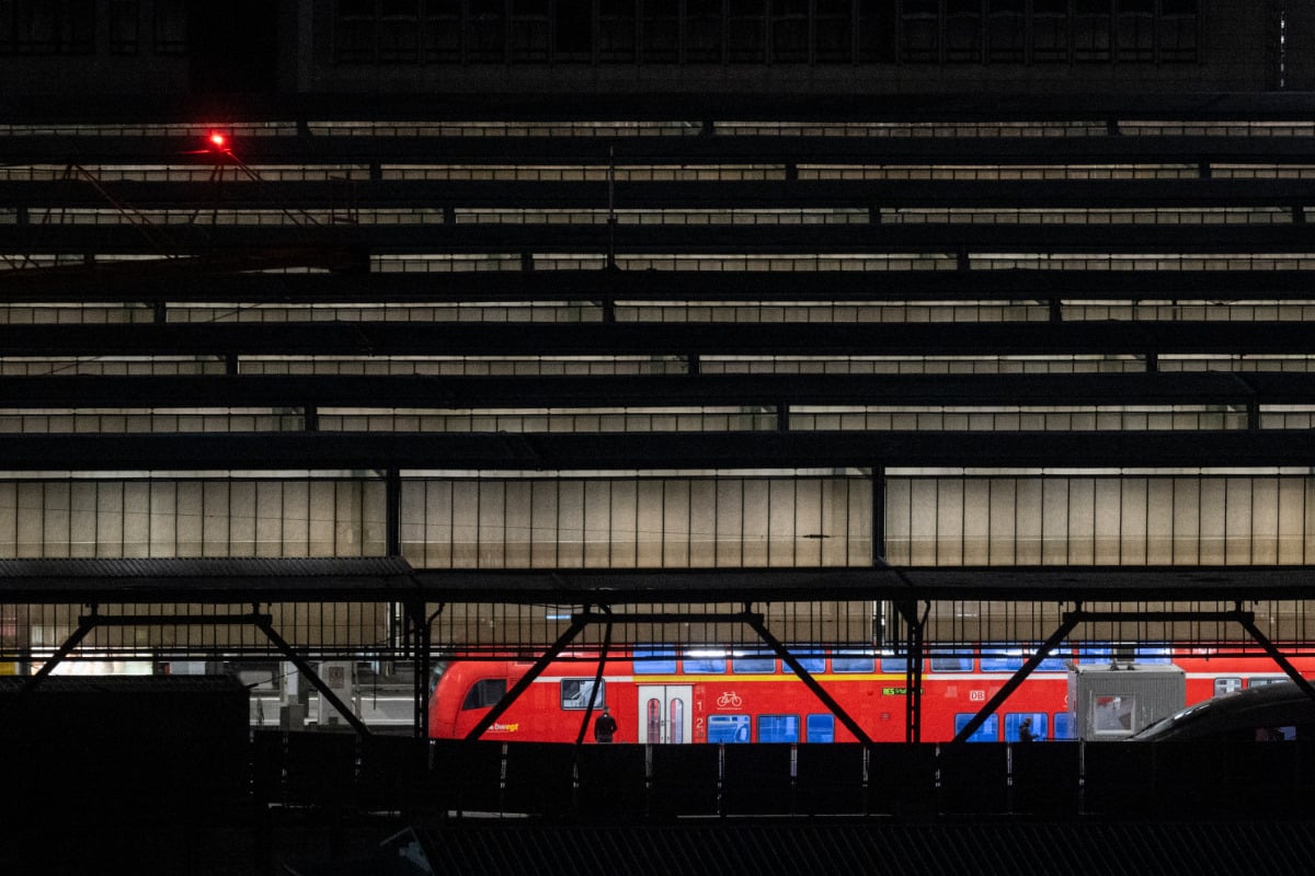 verd-chtiges-gep-ckst-ck-hauptbahnhof-stuttgart-evakuiert