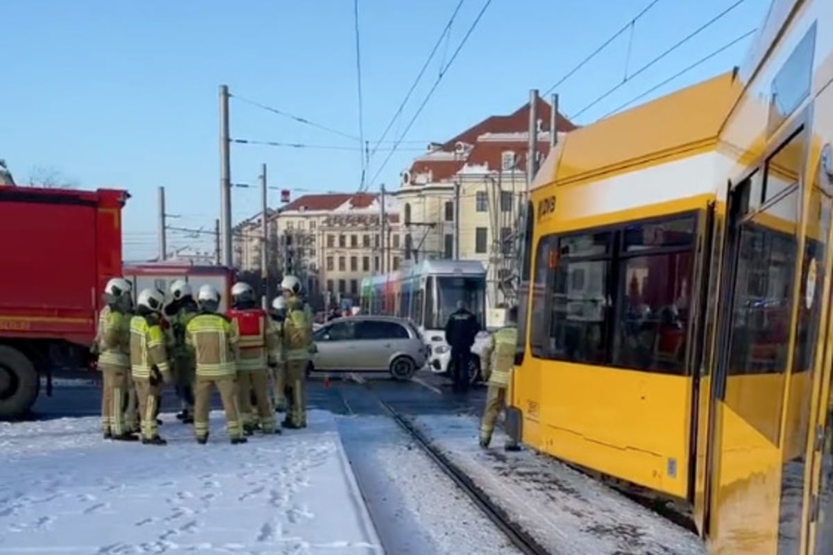 Derailed tram at Pirnaischer Platz in Dresden: use terminated!